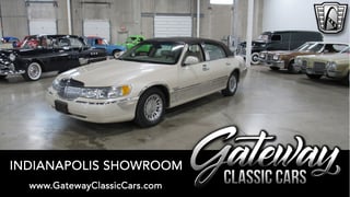 2002 Lincoln Town Car 