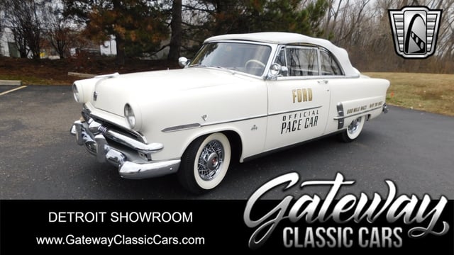 1953 Ford Crestline 