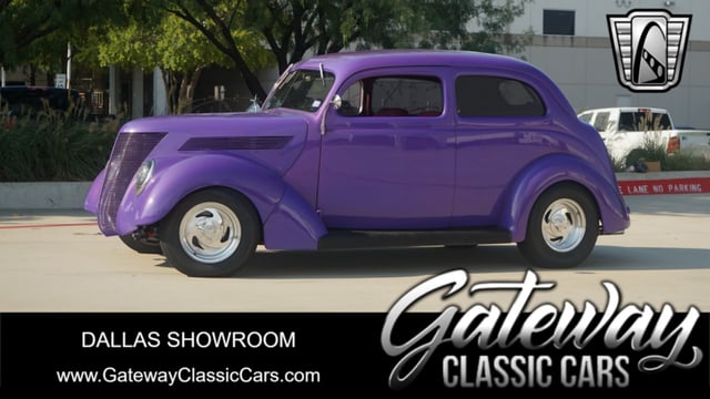 1937 Ford Deluxe 