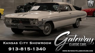 1961 Oldsmobile Starfire 