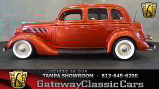 1935 Ford Sedan 
